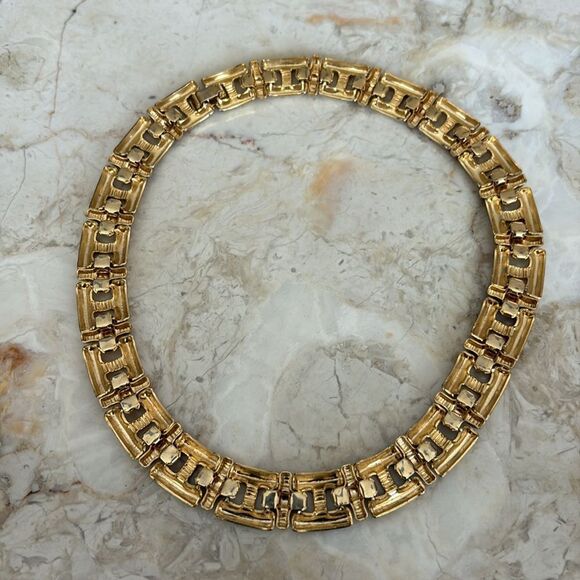 18” Gold Tone H Link Choker Necklace - Picture 6 of 8